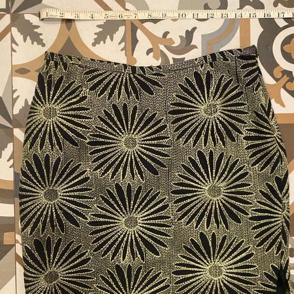 Ladies TOCCA Floral Embroidered Skirt - Picture 2 of 3